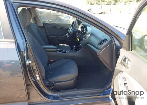 2015 Kia Optima Lx z USA, uszkodzony, nr VIN KNAGM4A74F5566208